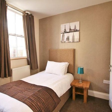 Central Studios Gloucester Place By Roomsbooked Cheltenham Bagian luar foto
