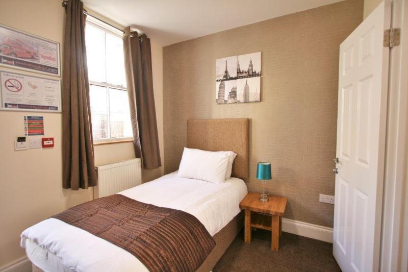 Central Studios Gloucester Place By Roomsbooked Cheltenham Bagian luar foto